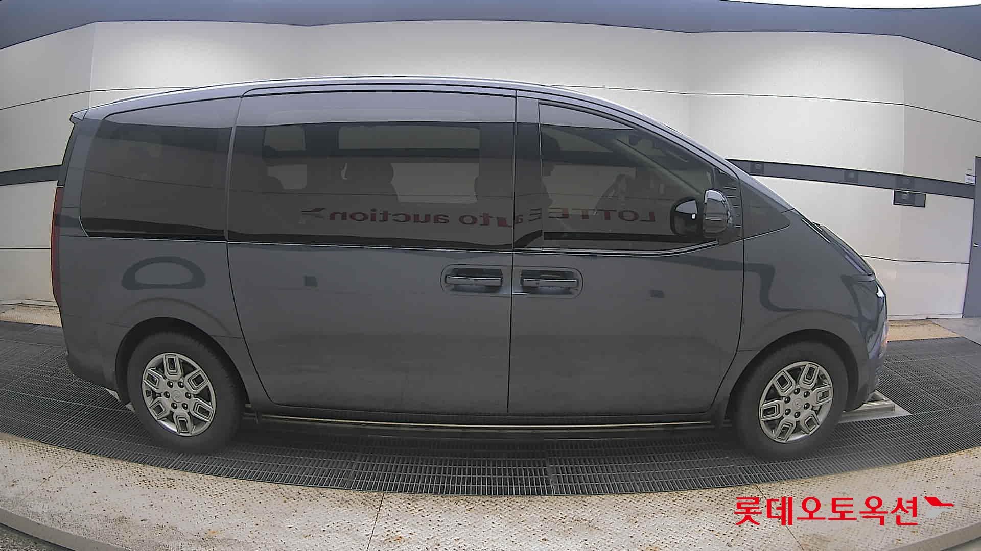 2023 - hyundai staria