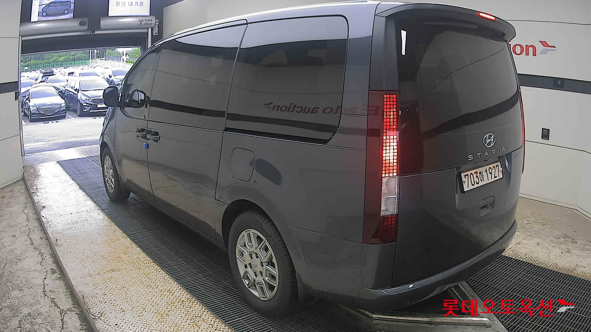 2023 - hyundai staria