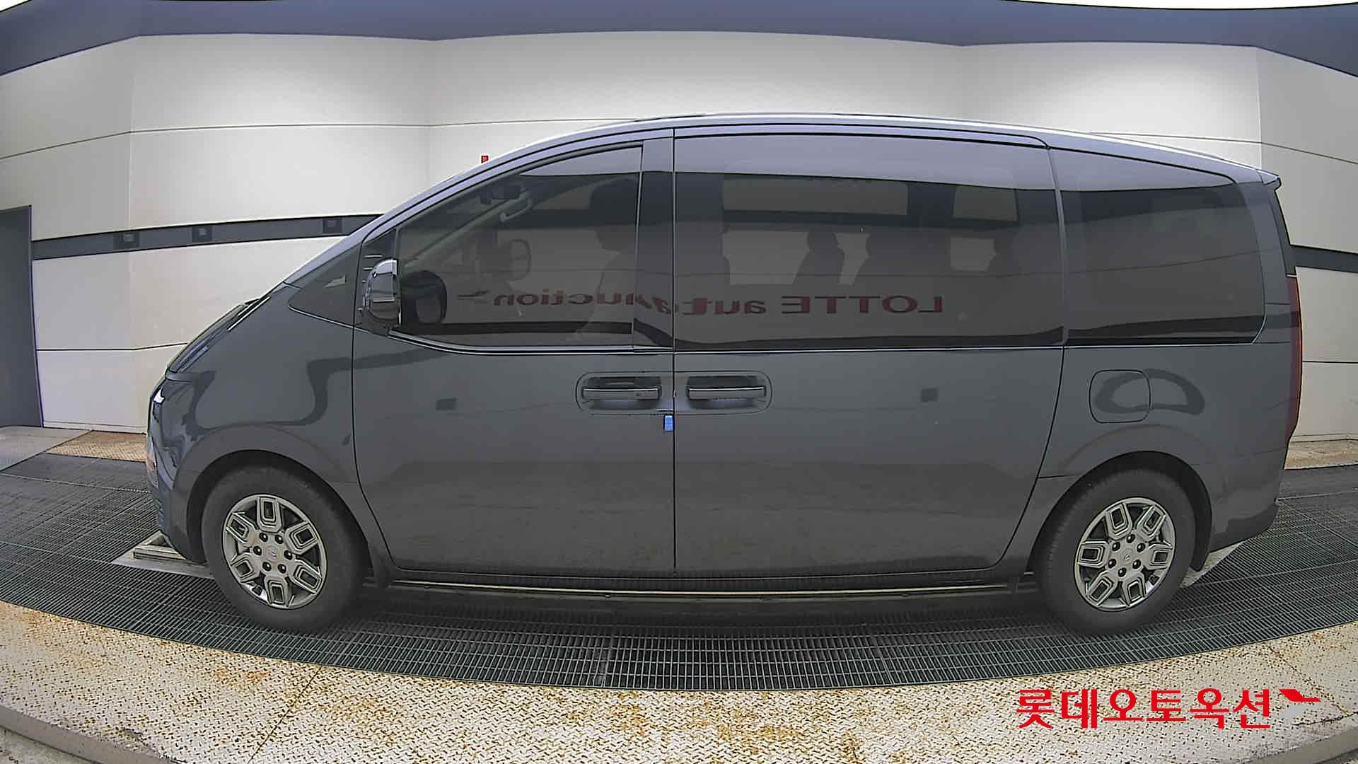 2023 - hyundai staria