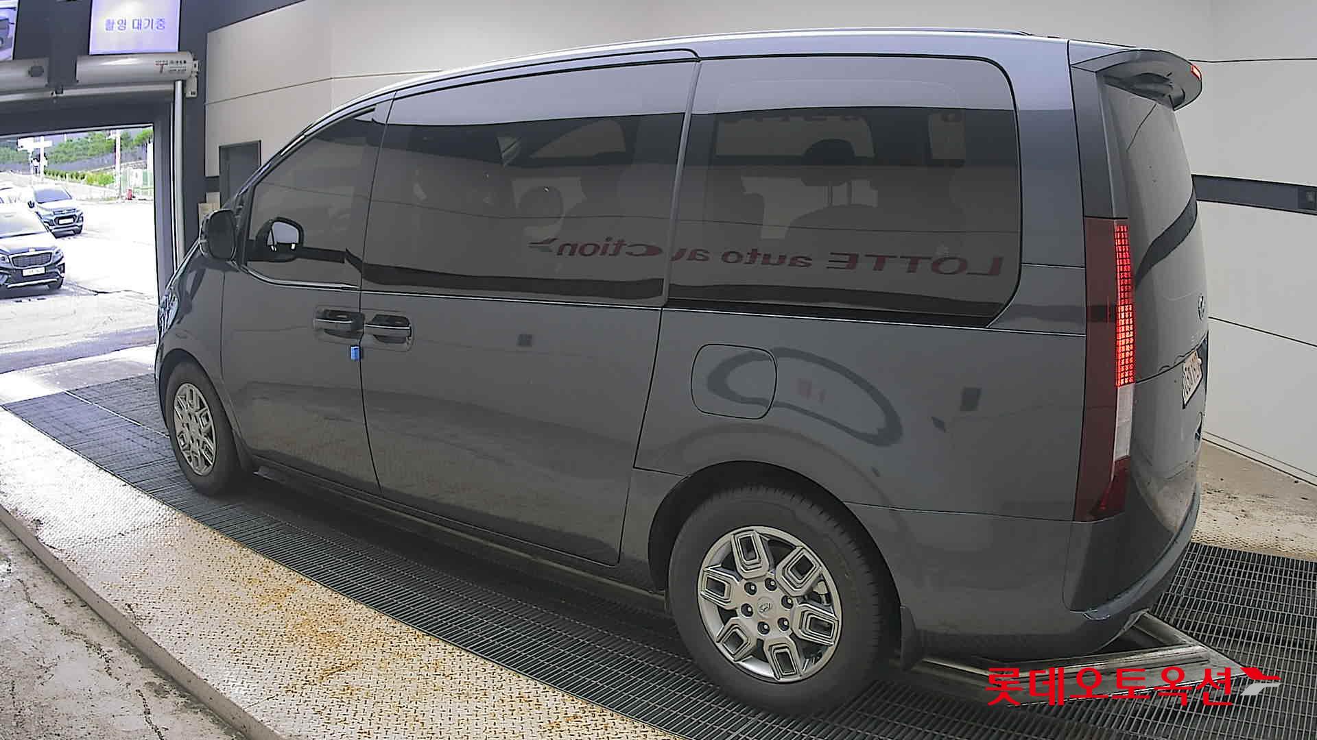 2023 - hyundai staria