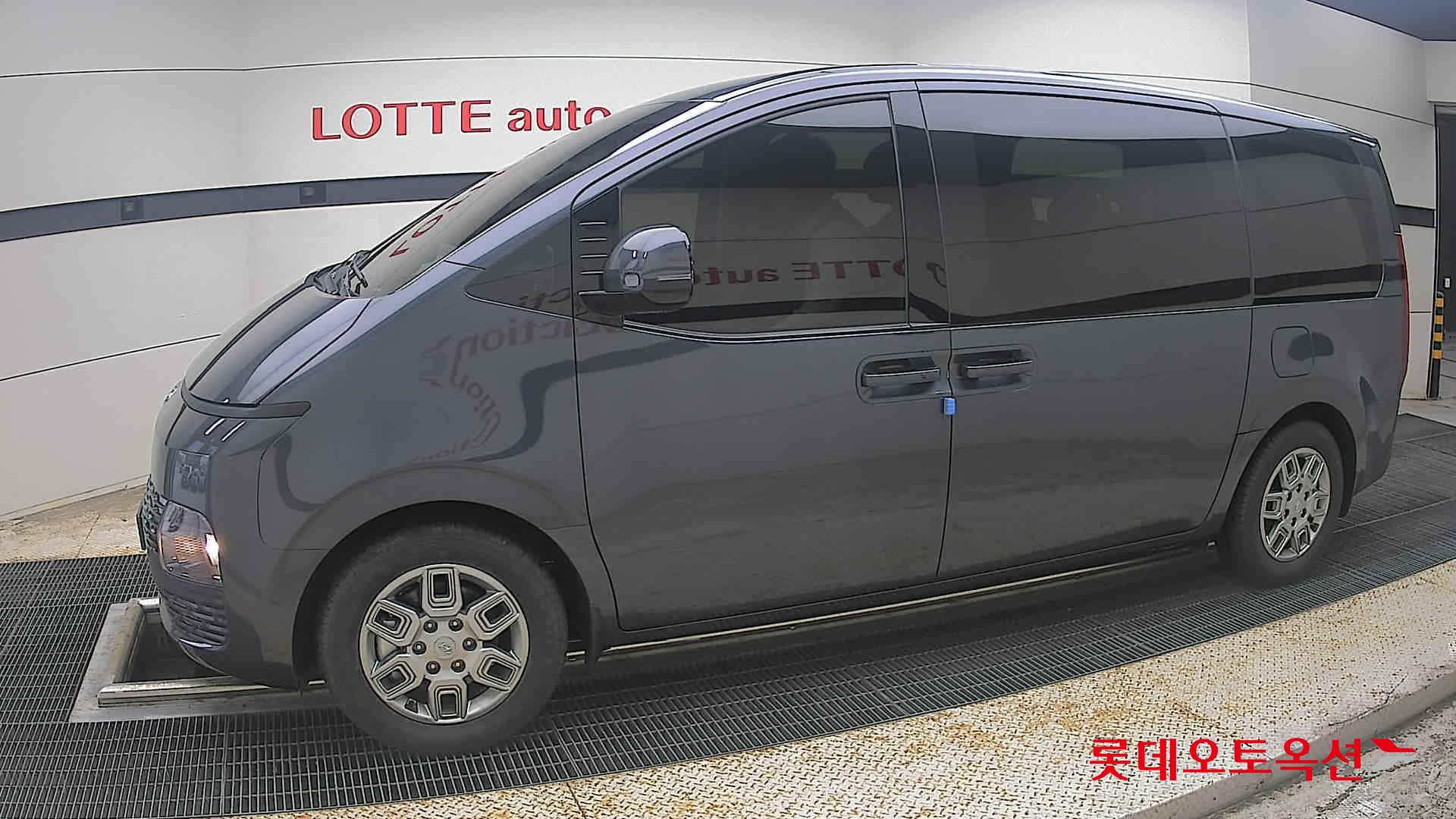 2023 - hyundai staria