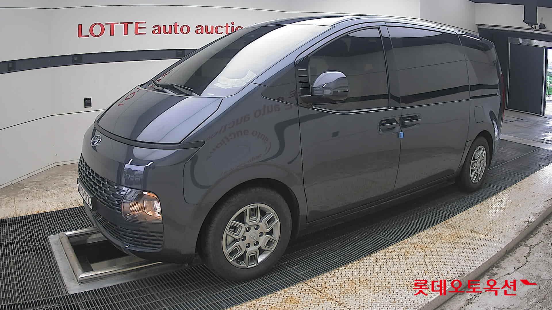 2023 - hyundai staria