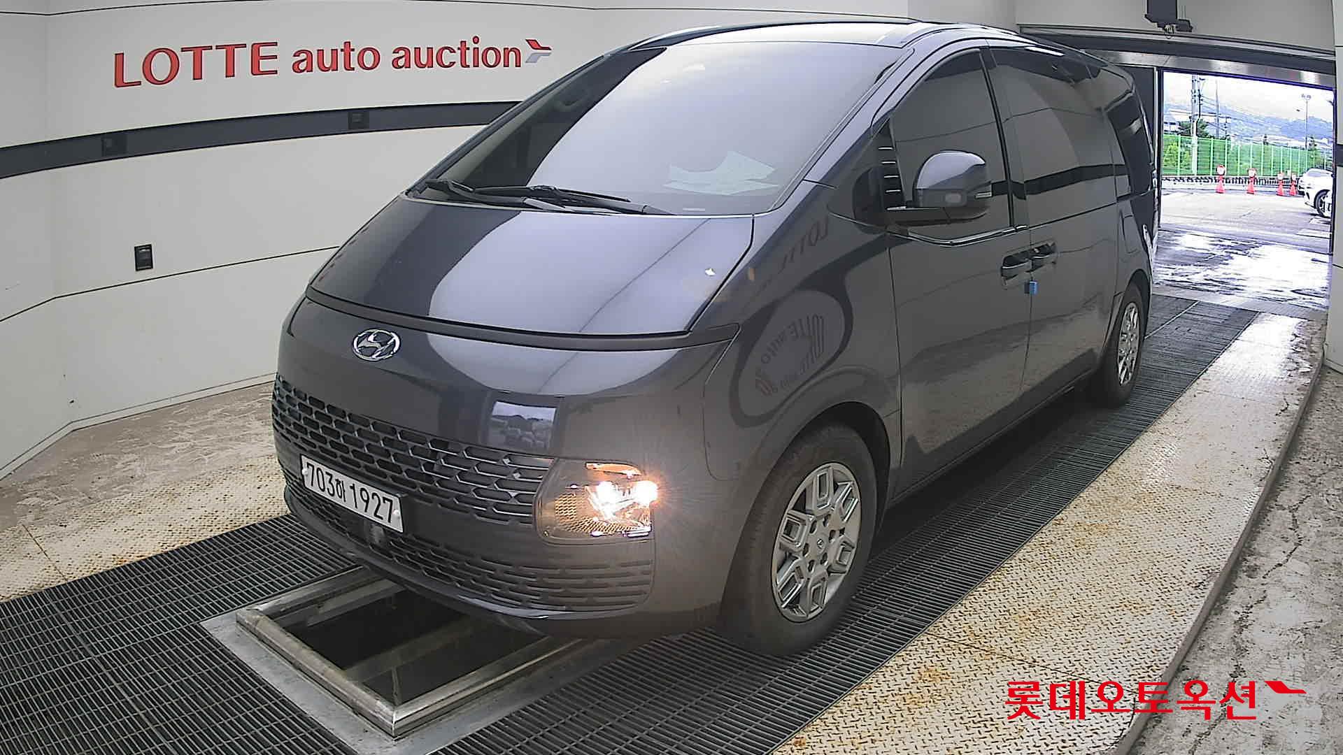 2023 - hyundai staria
