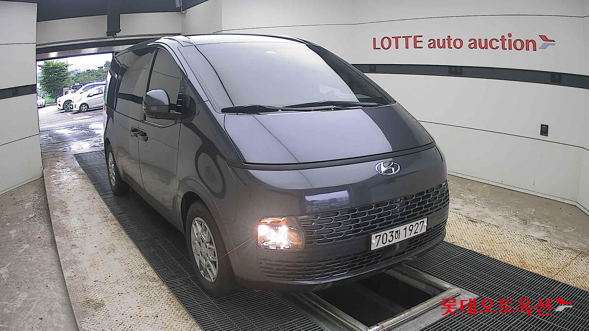2023 - hyundai staria