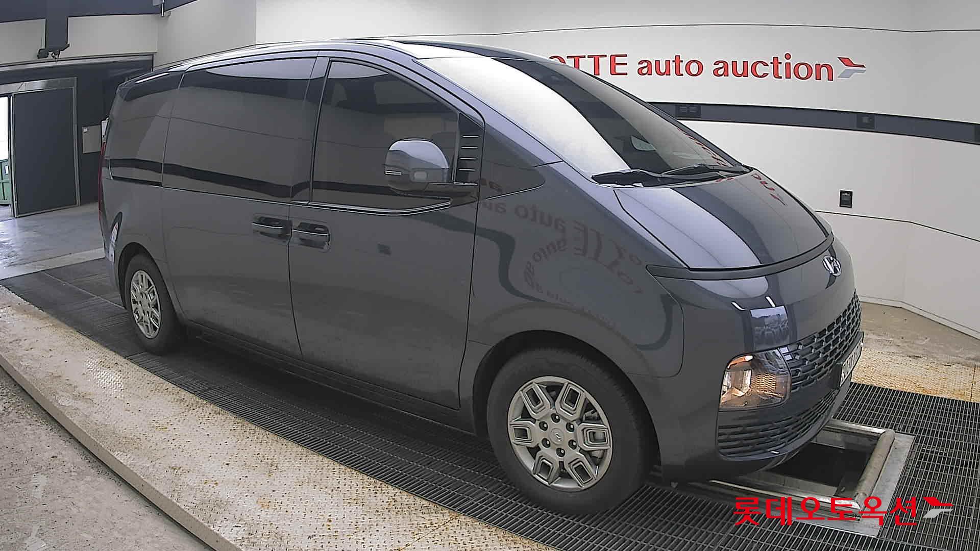 2023 - hyundai staria
