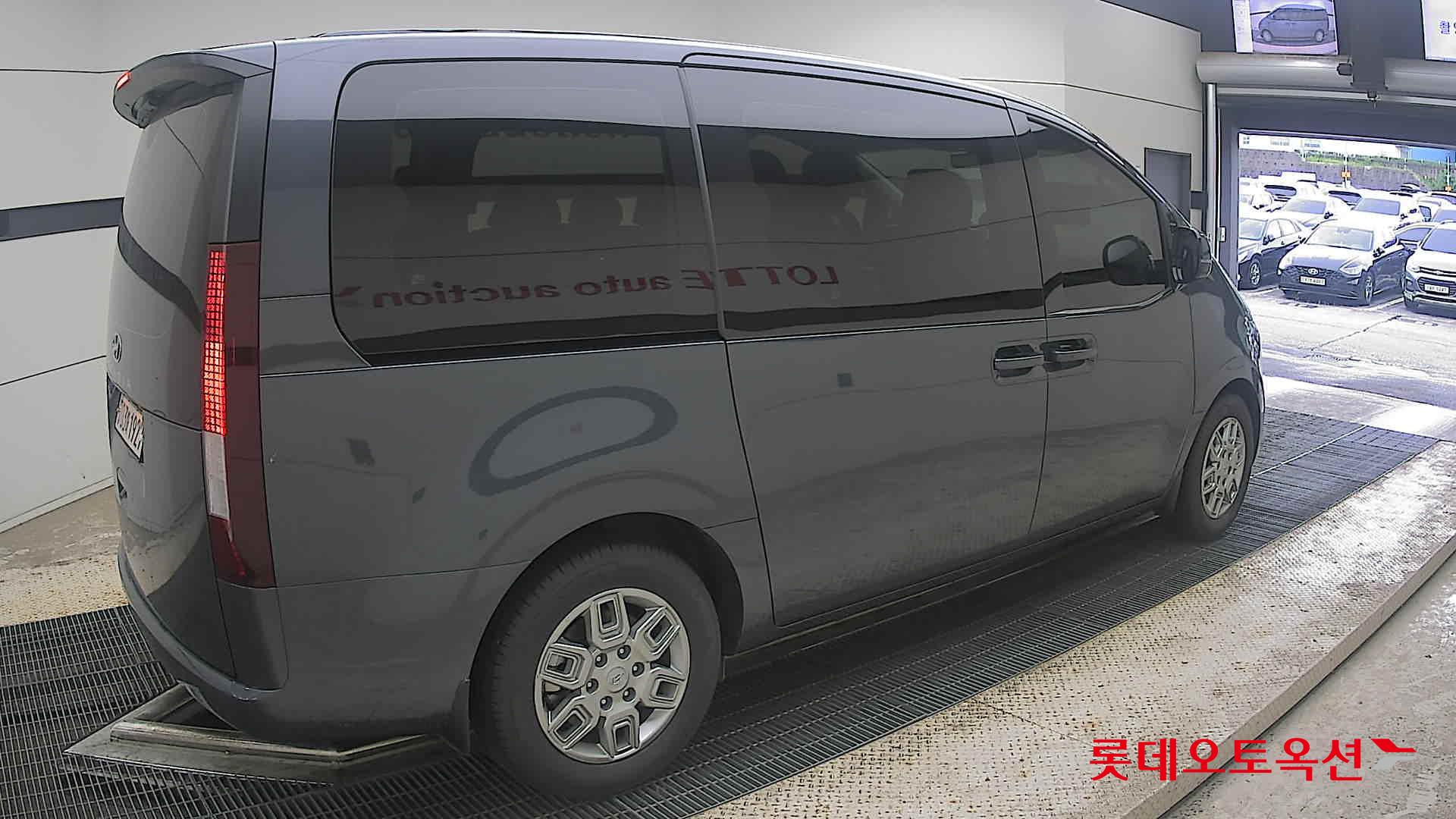 2023 - hyundai staria