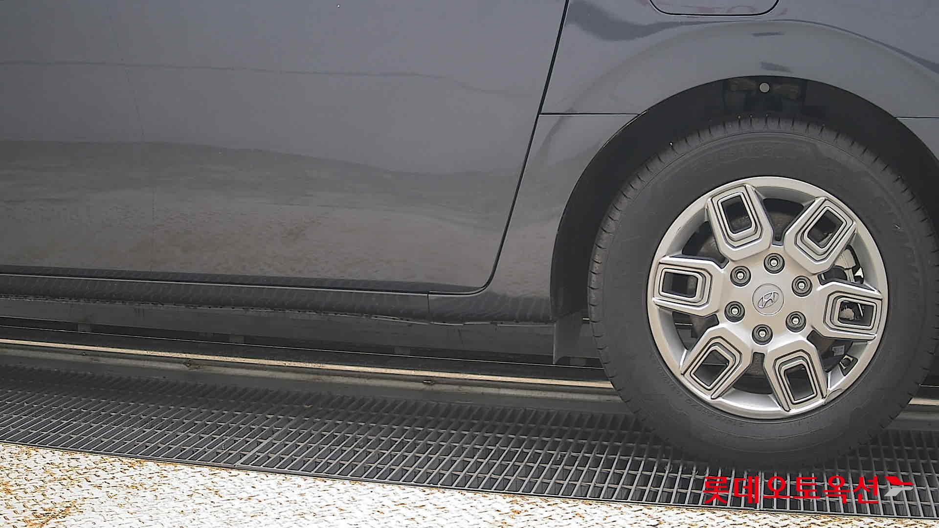 2023 - hyundai staria
