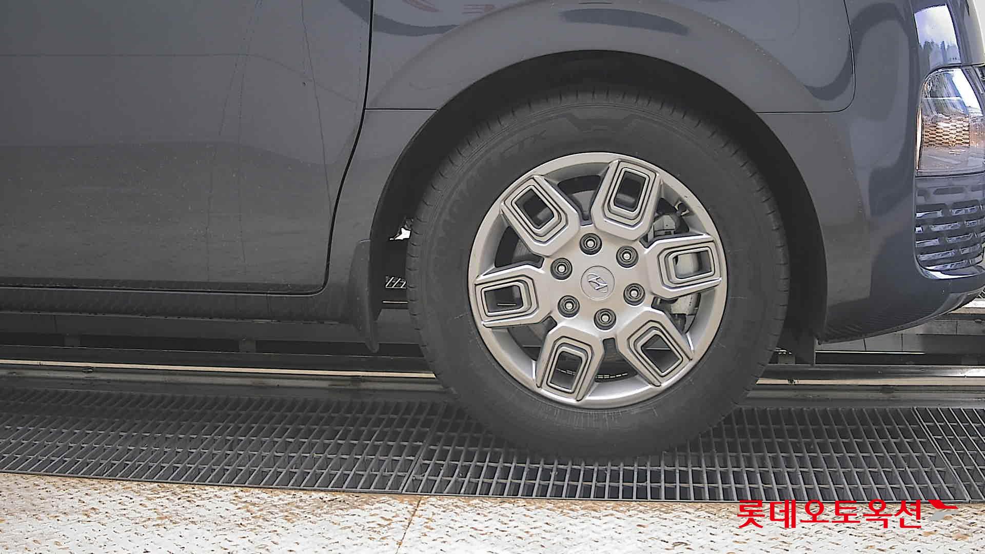 2023 - hyundai staria