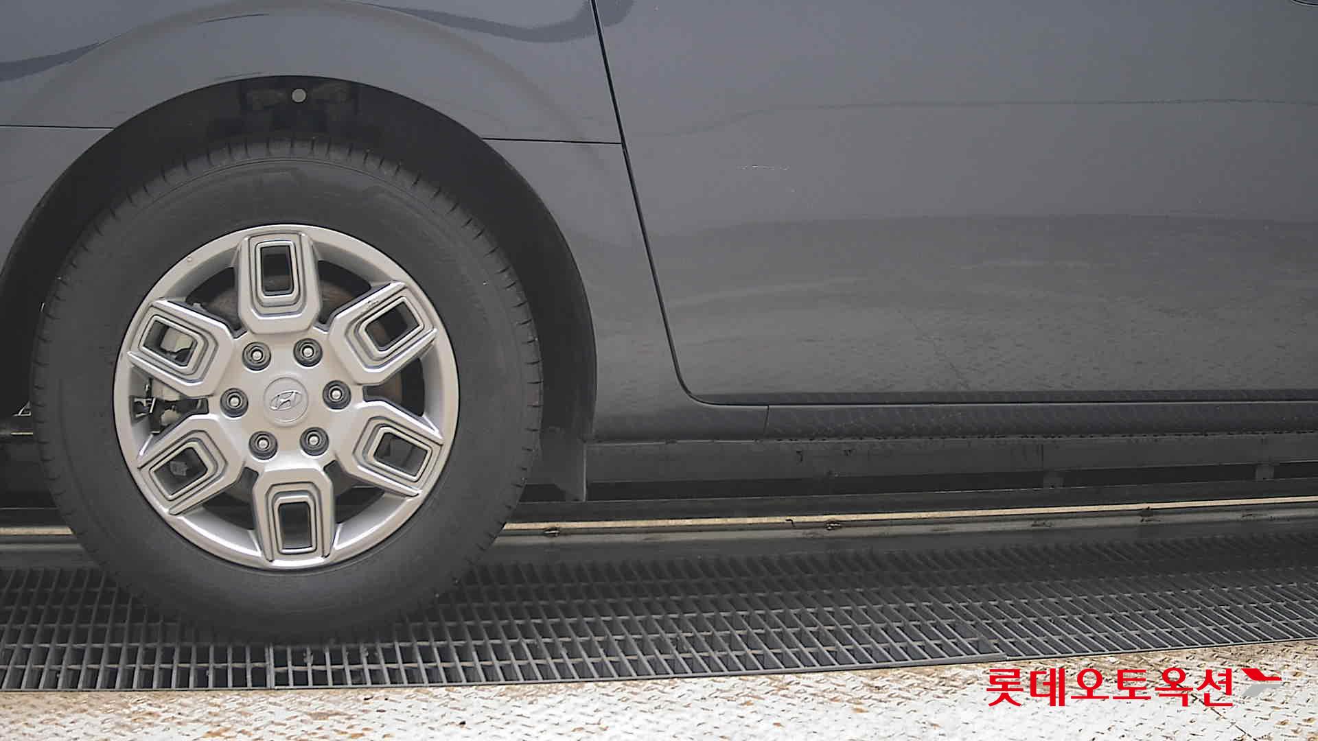 2023 - hyundai staria
