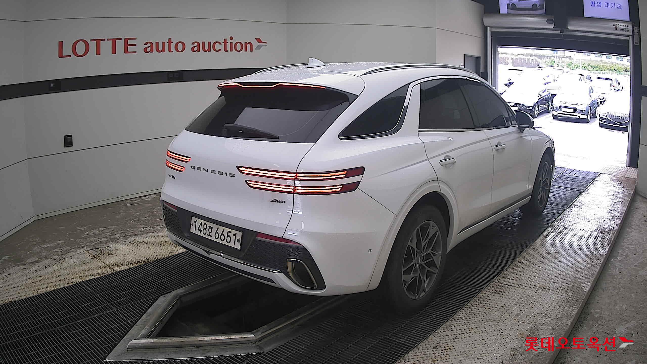 2021 - genesis gv70