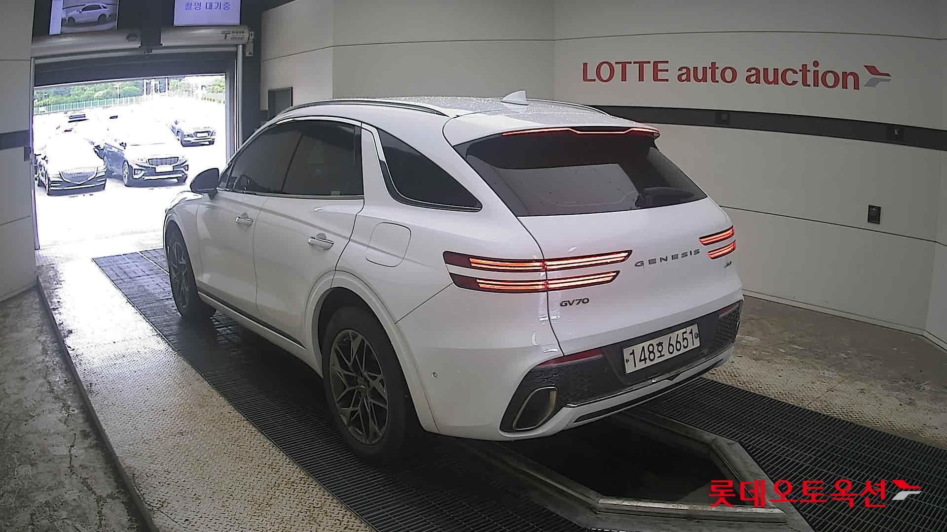 2021 - genesis gv70