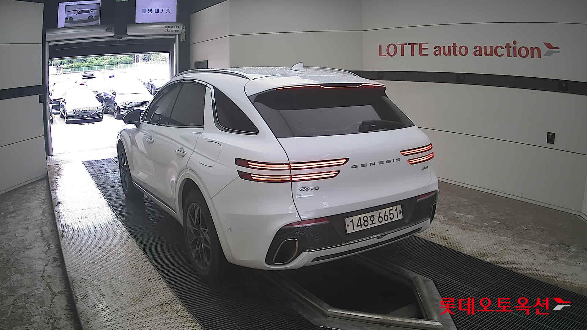 2021 - genesis gv70