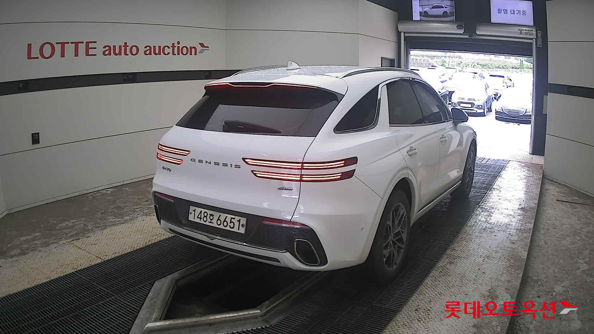 2021 - genesis gv70