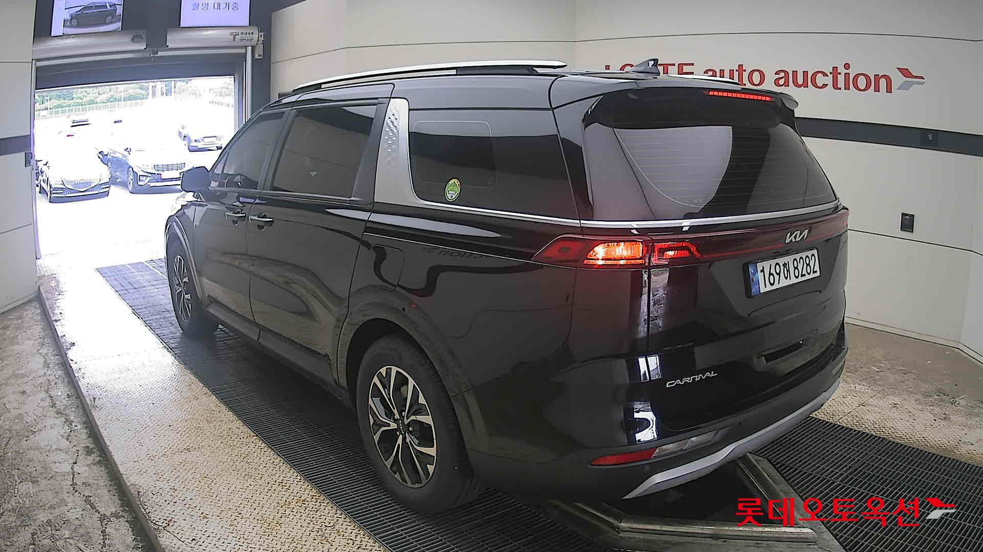 2023 - kia carnival