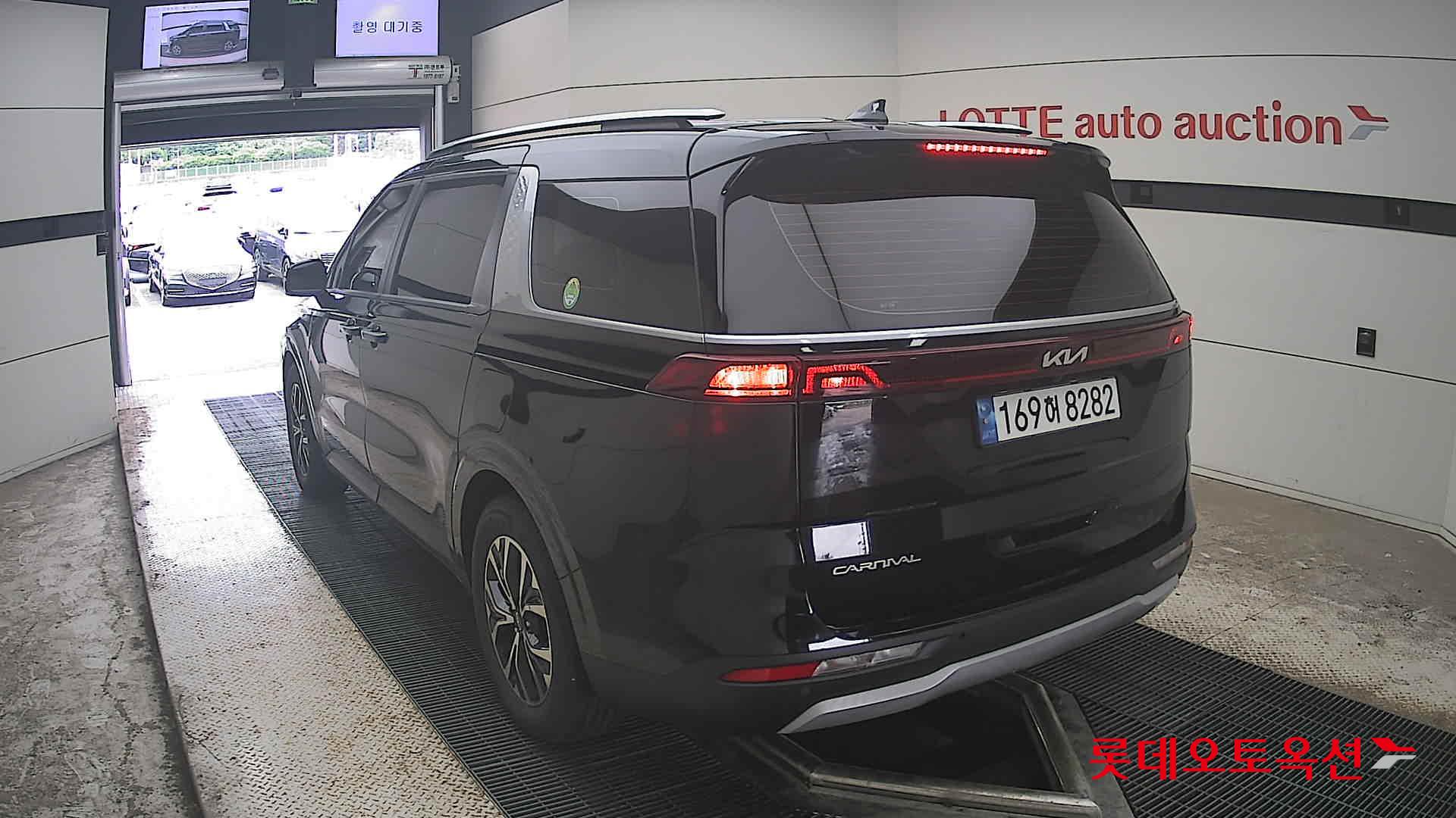 2023 - kia carnival