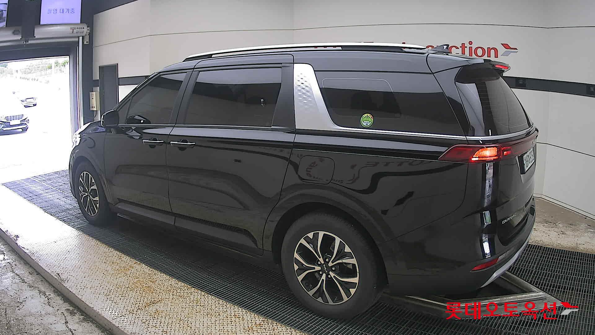 2023 - kia carnival