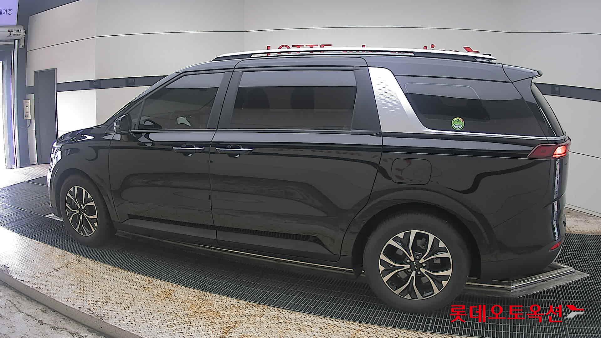 2023 - kia carnival
