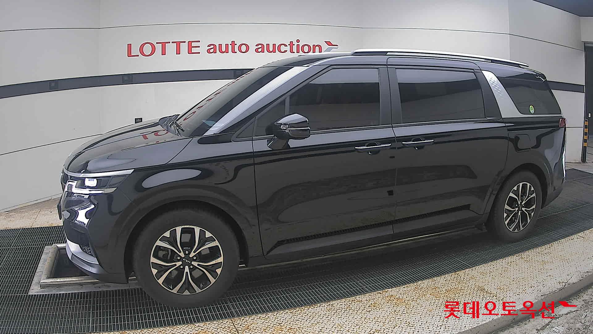 2023 - kia carnival