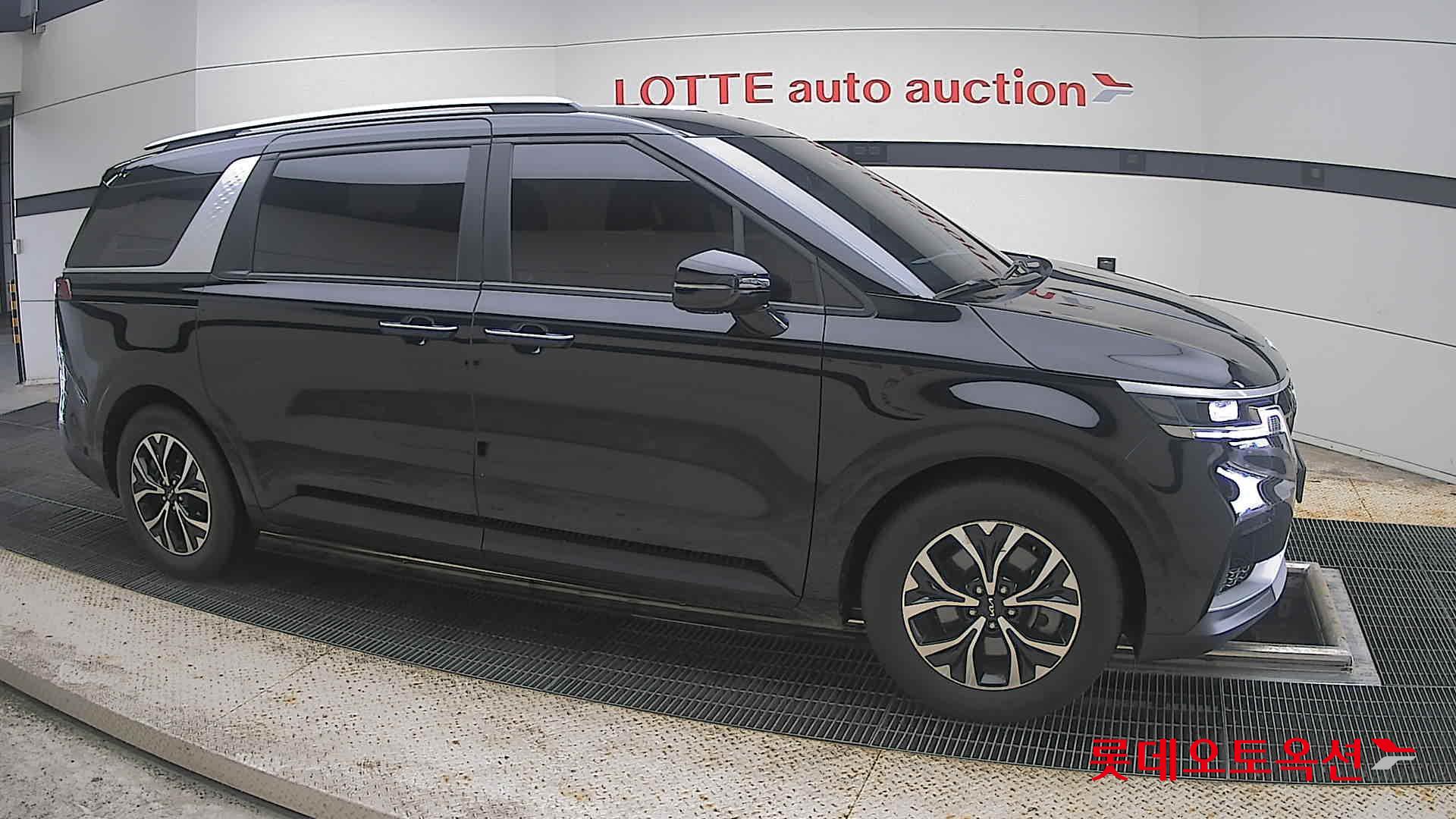 2023 - kia carnival