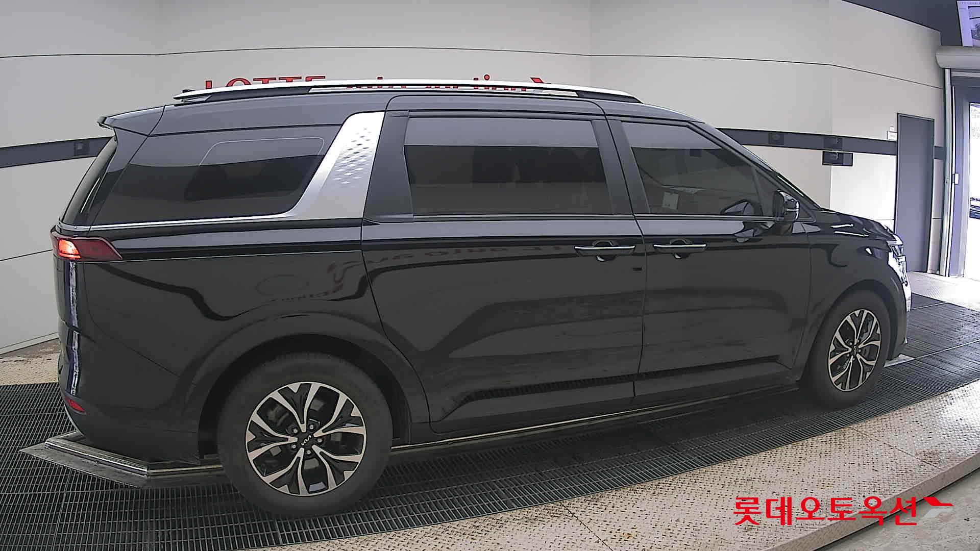 2023 - kia carnival