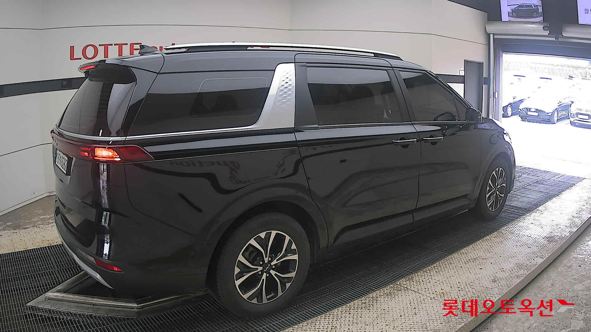 2023 - kia carnival