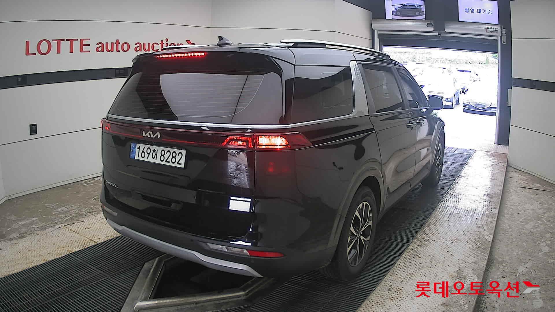 2023 - kia carnival