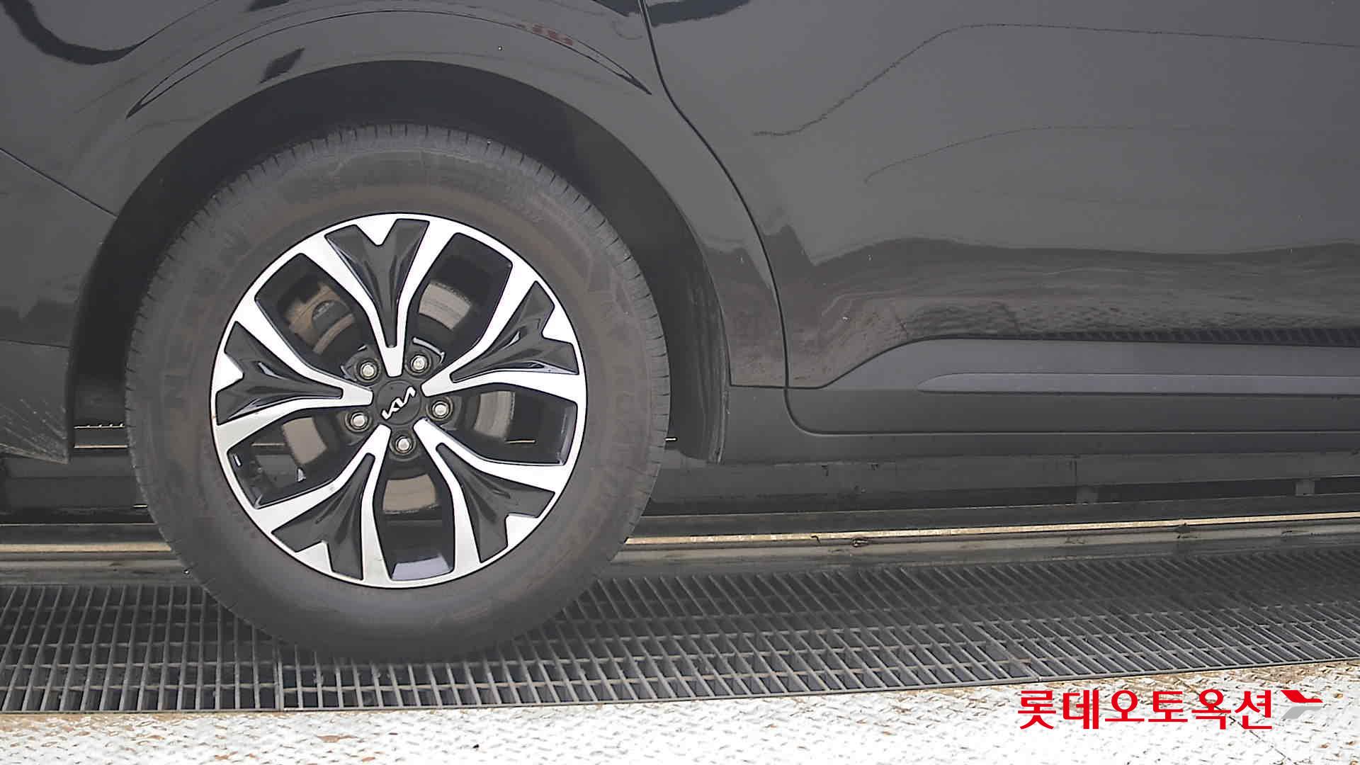 2023 - kia carnival