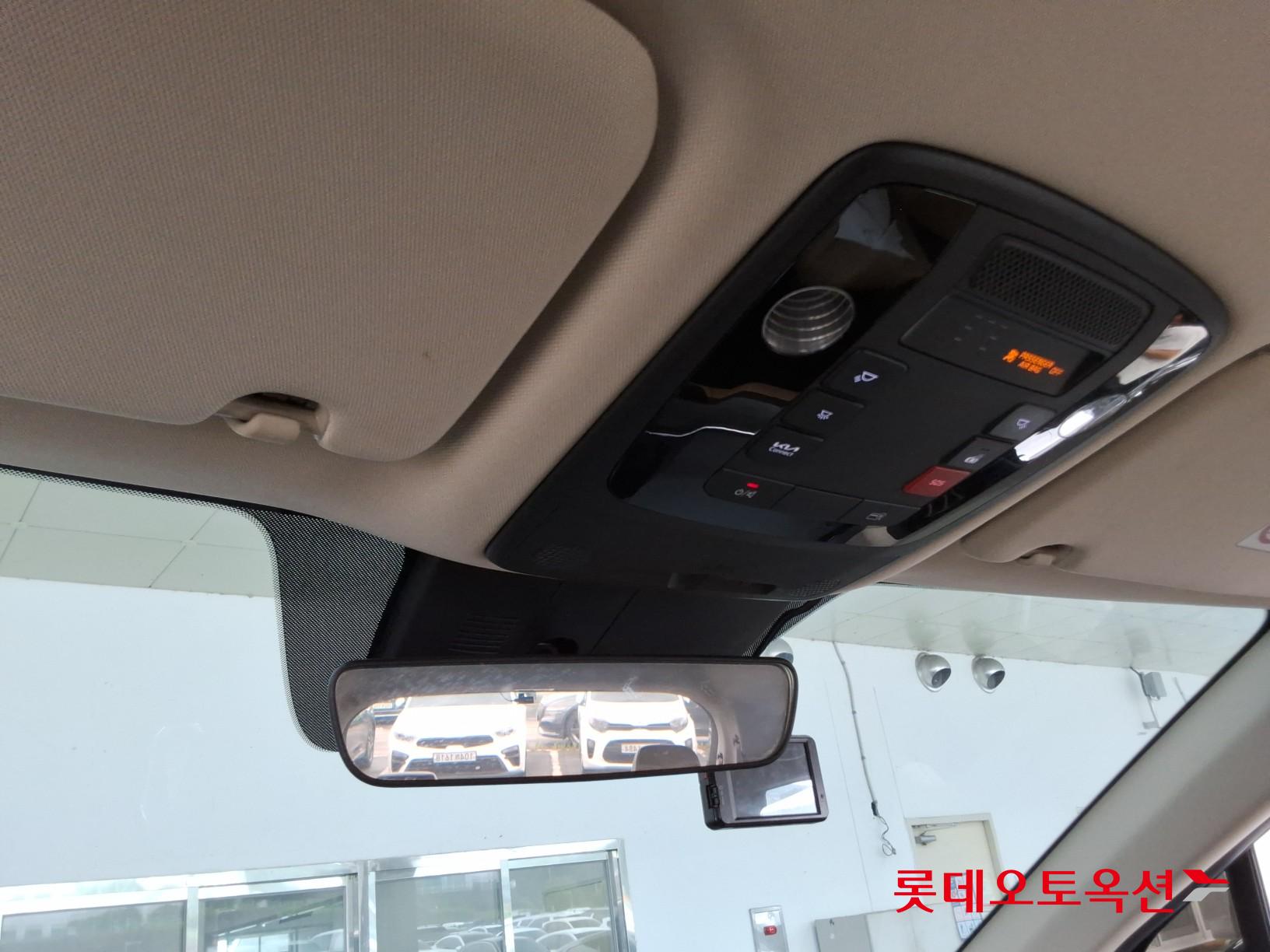 2023 - kia carnival