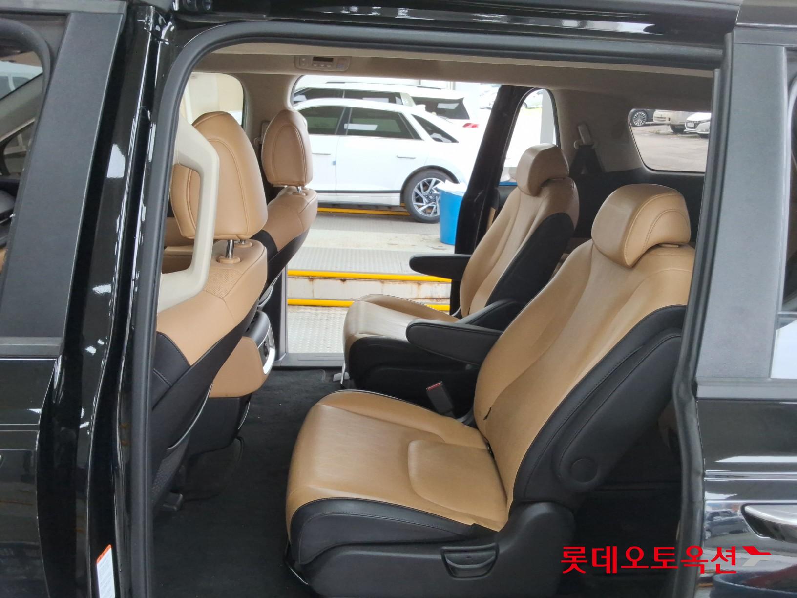 2023 - kia carnival