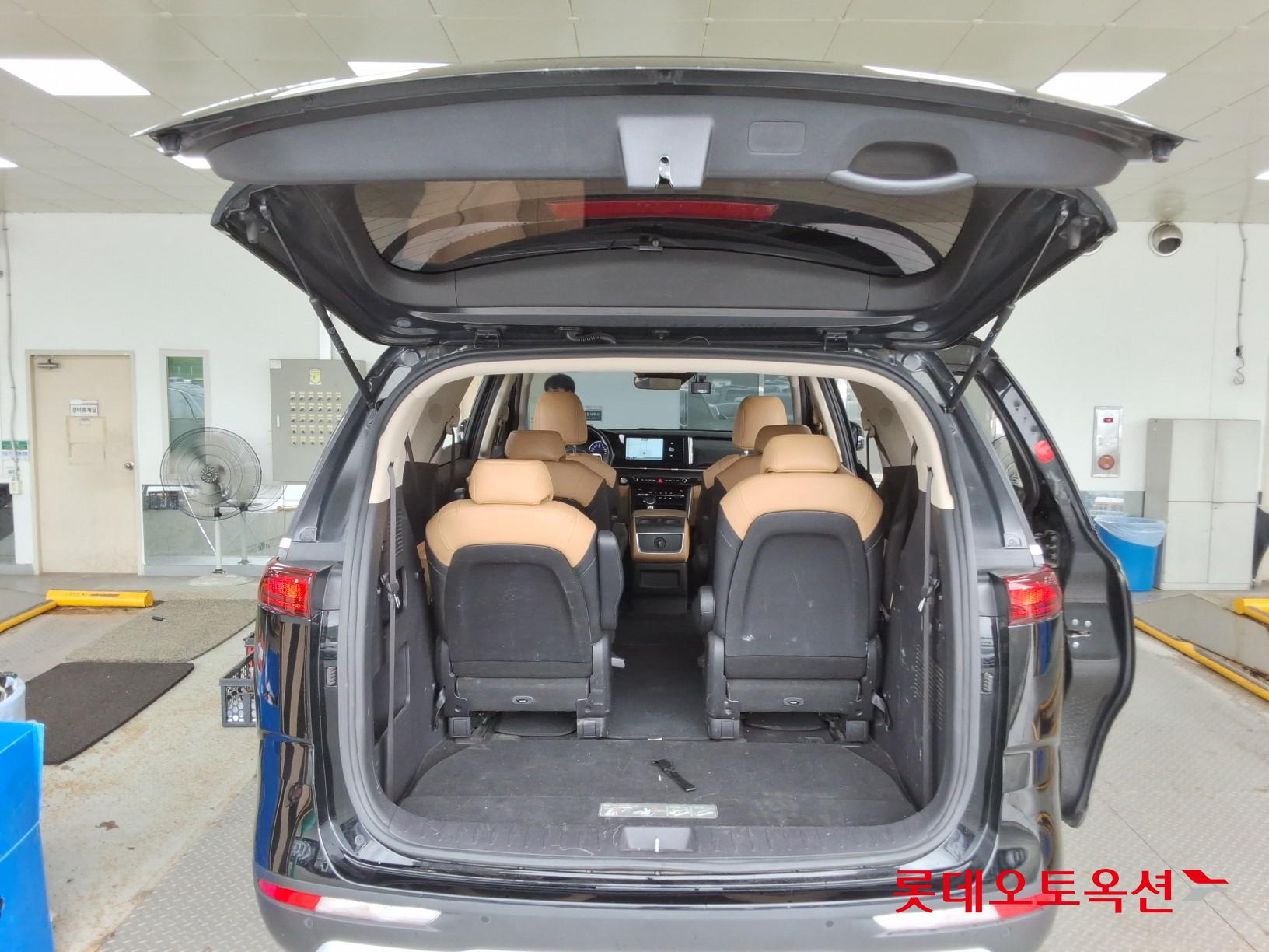 2023 - kia carnival