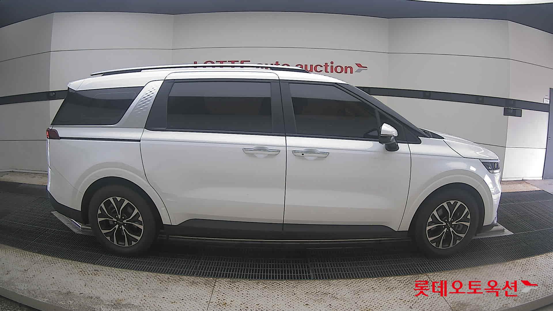 2023 - kia carnival