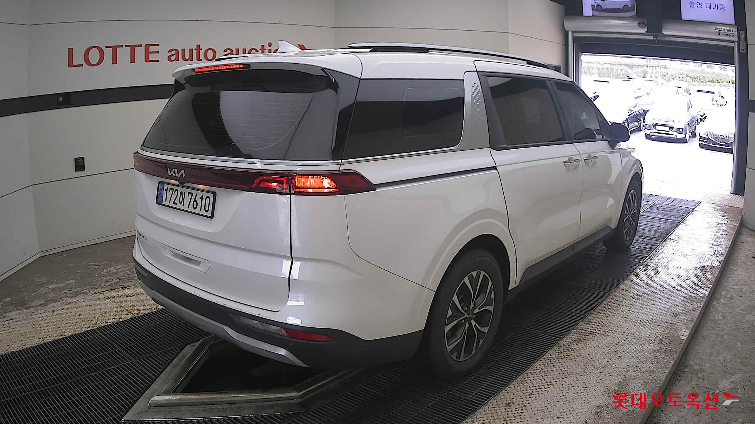 2023 - kia carnival