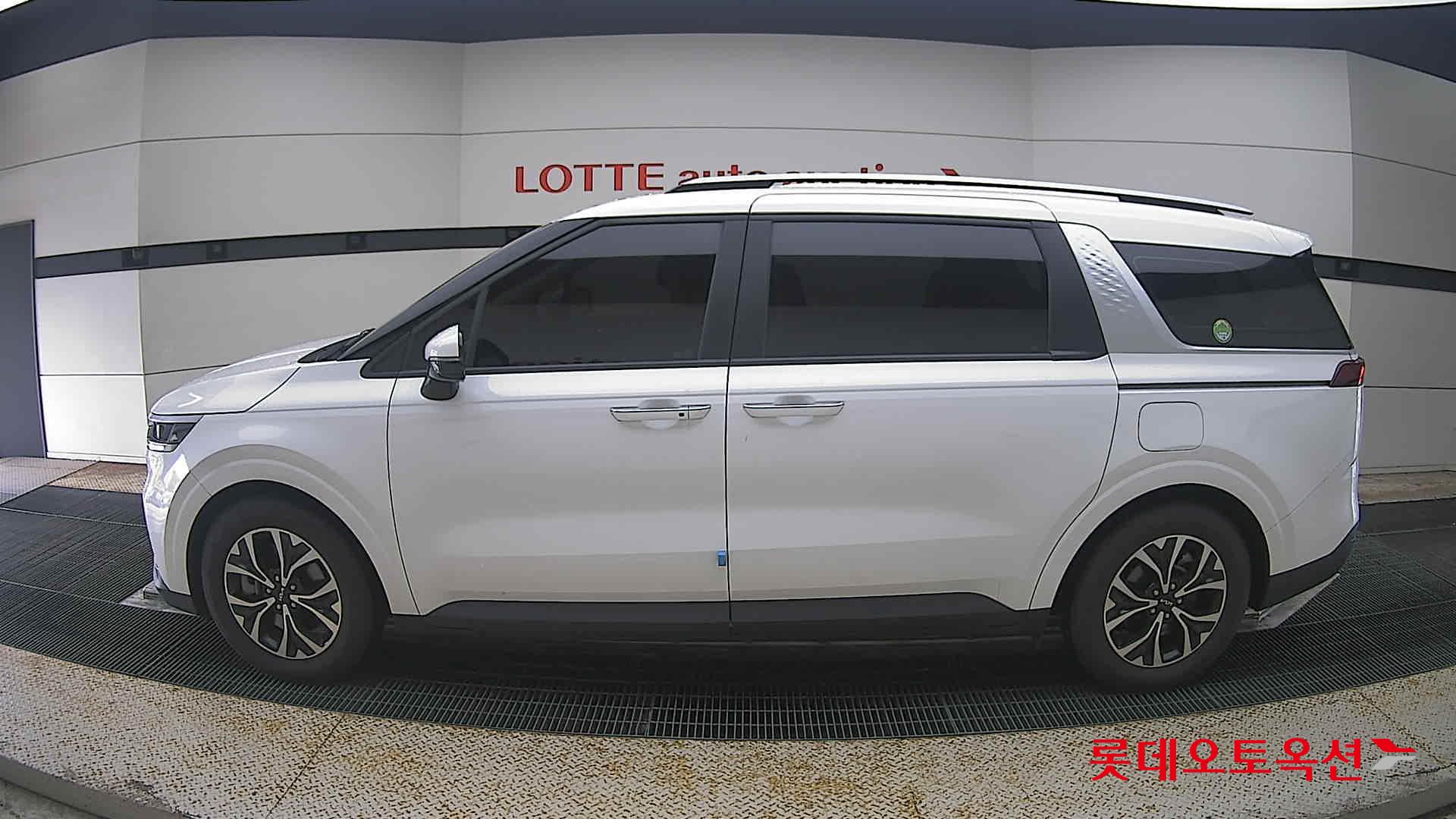 2023 - kia carnival