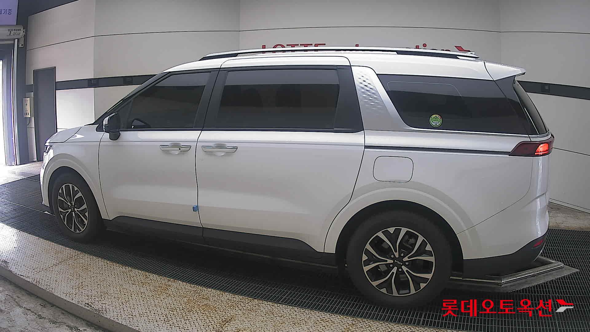 2023 - kia carnival