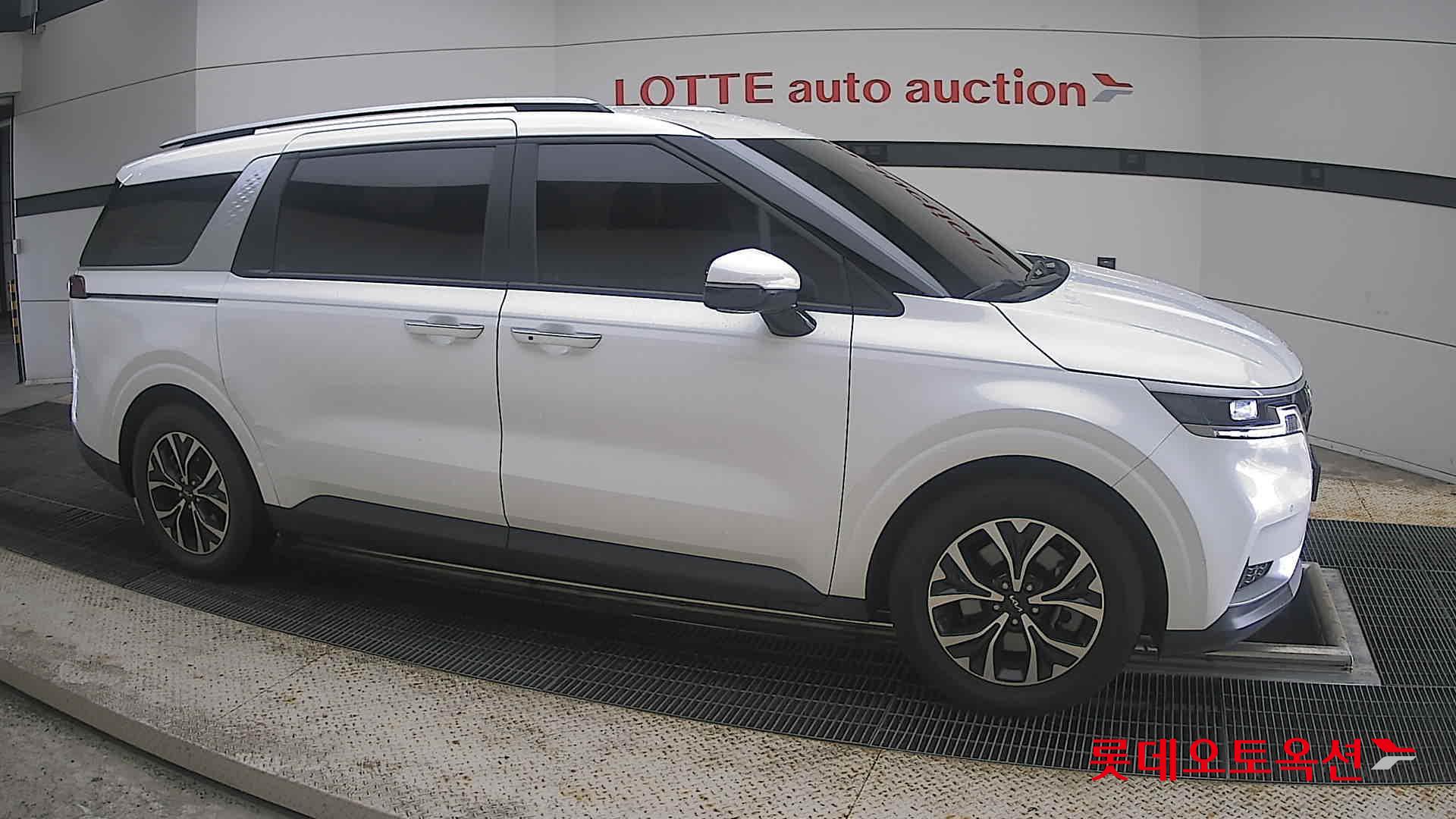 2023 - kia carnival