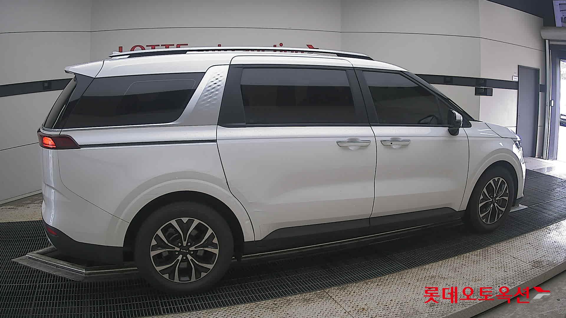 2023 - kia carnival