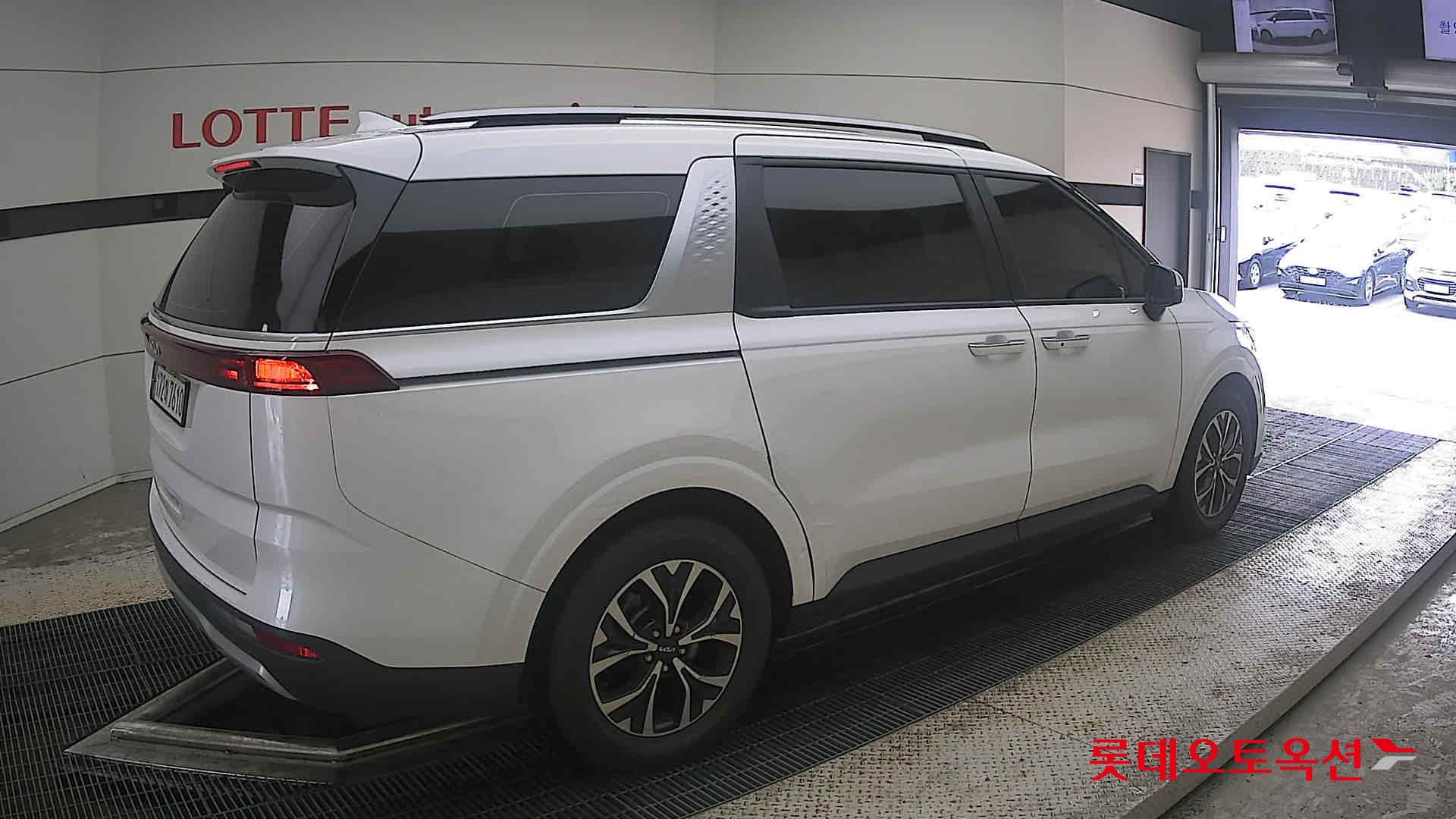 2023 - kia carnival