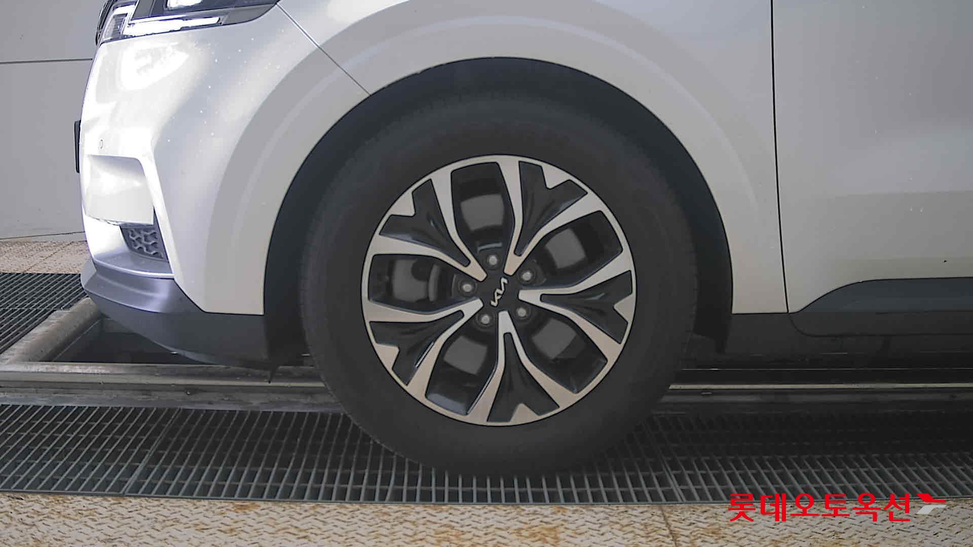 2023 - kia carnival