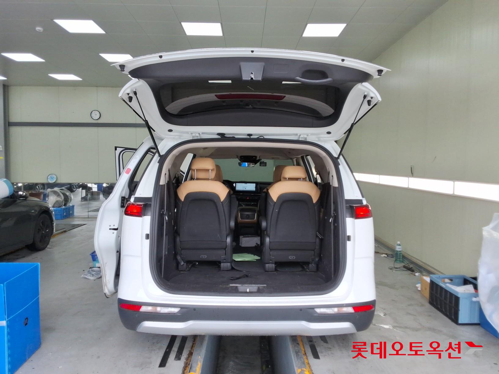 2023 - kia carnival