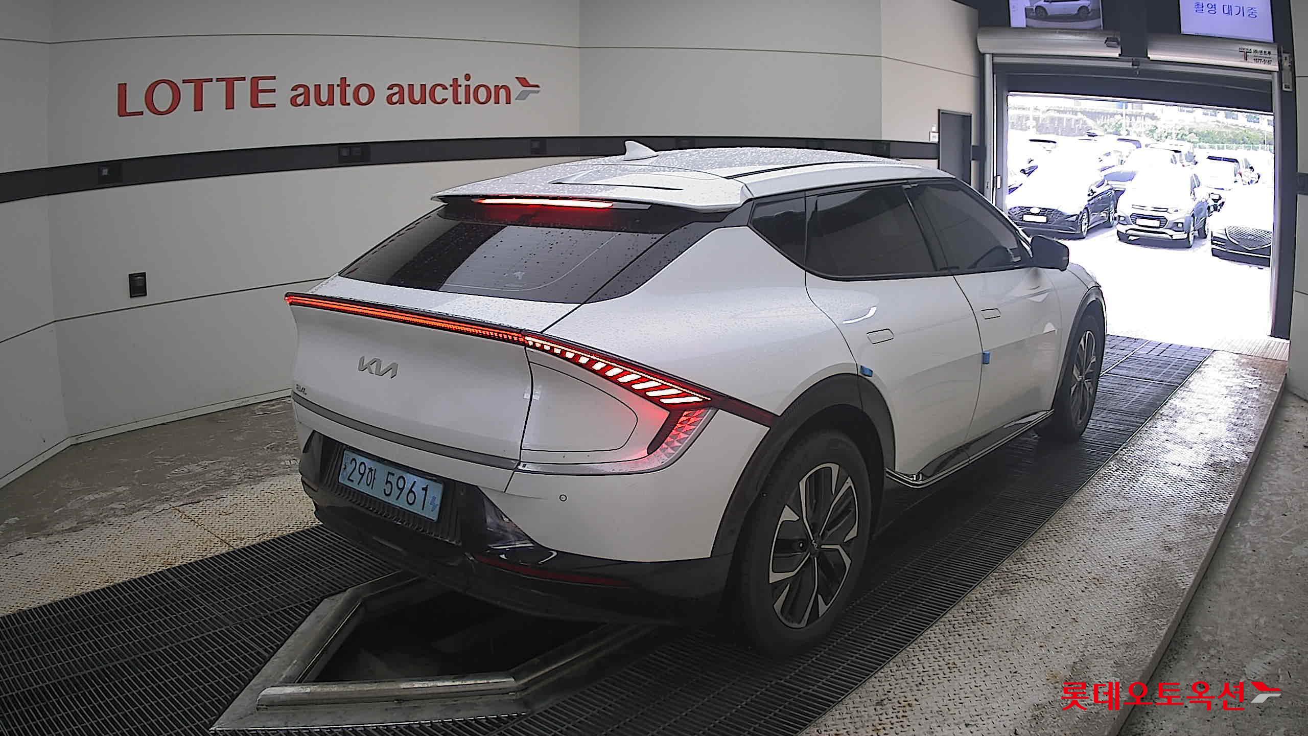 2022 - kia ev6