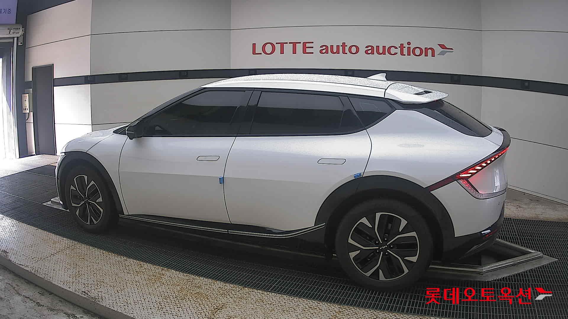 2022 - kia ev6