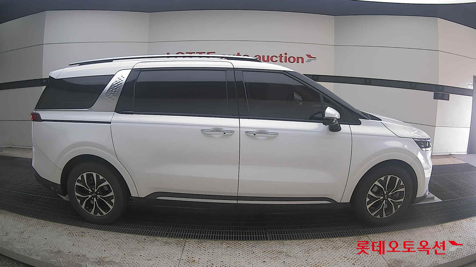 2021 - kia carnival