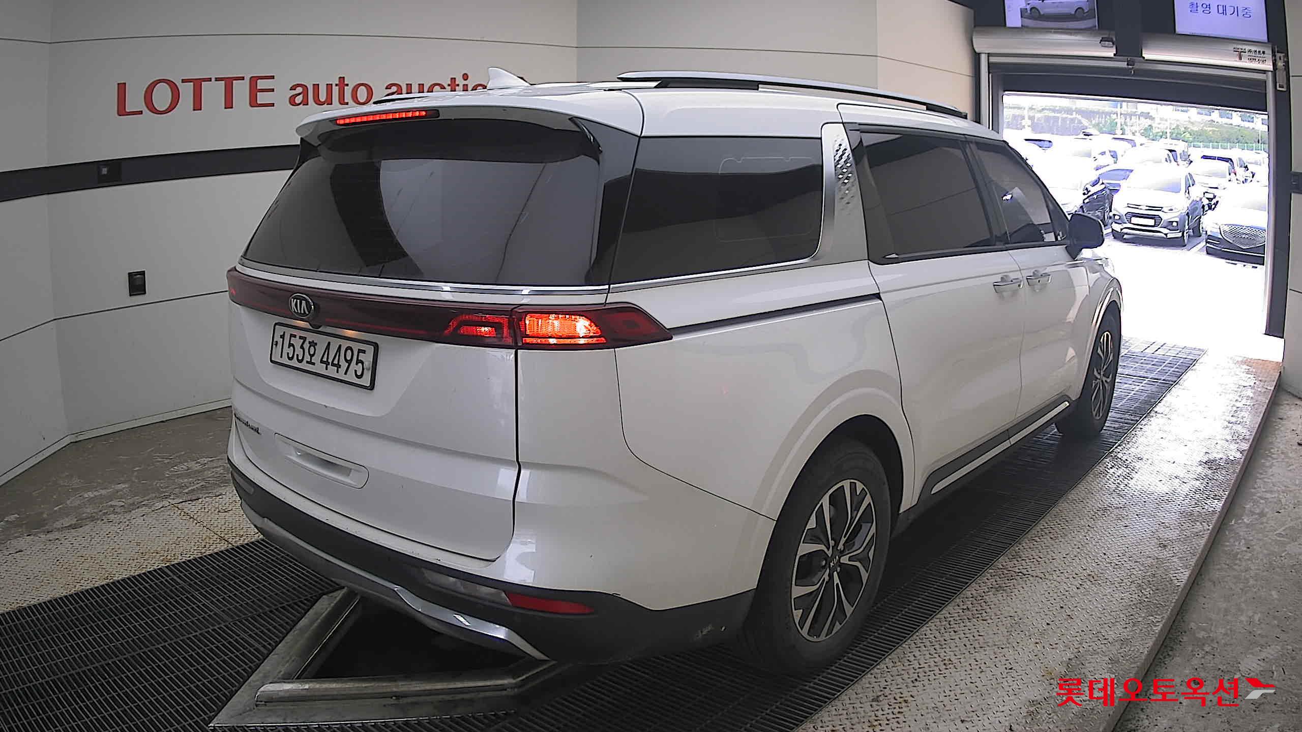 2021 - kia carnival