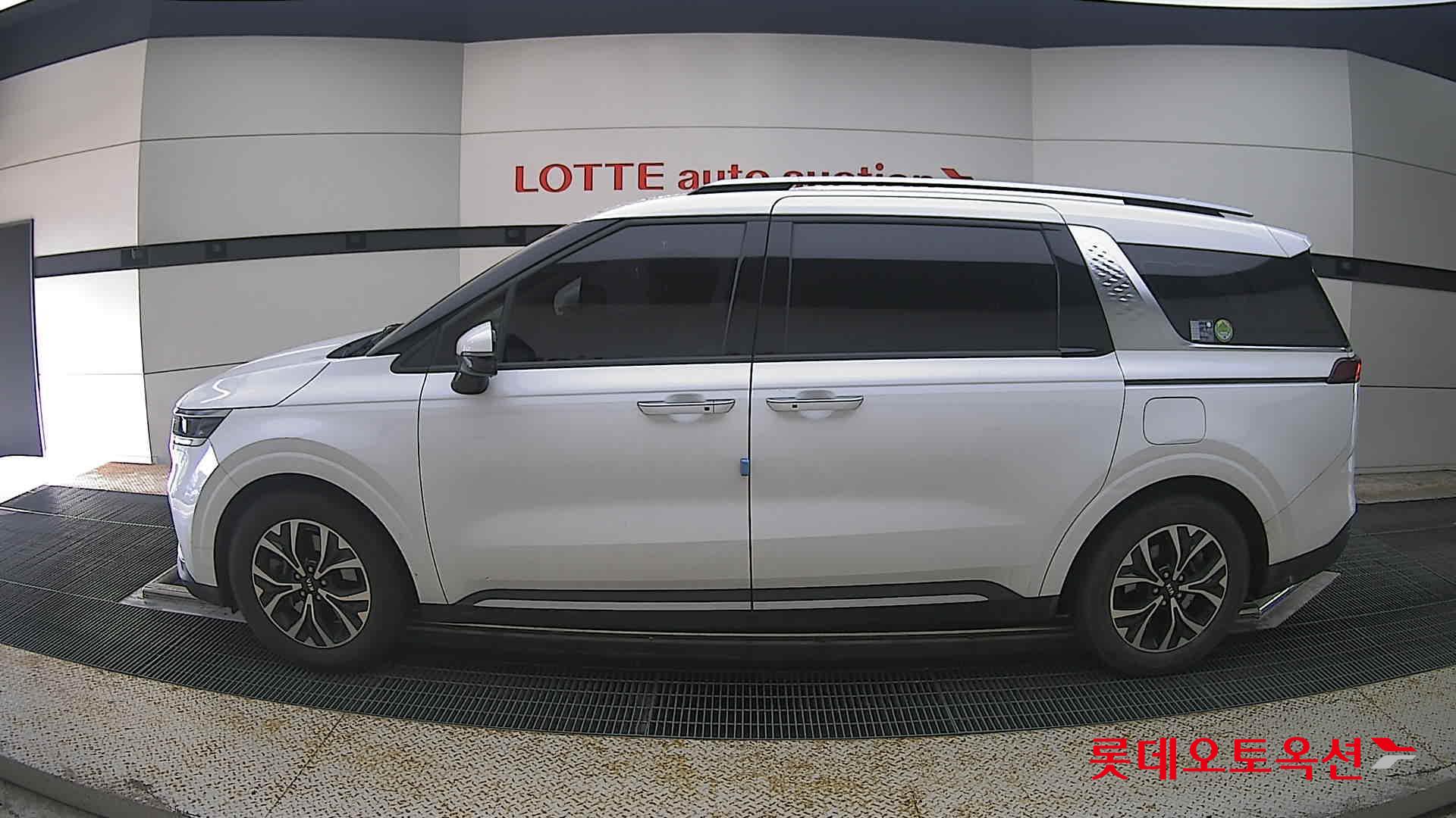 2021 - kia carnival