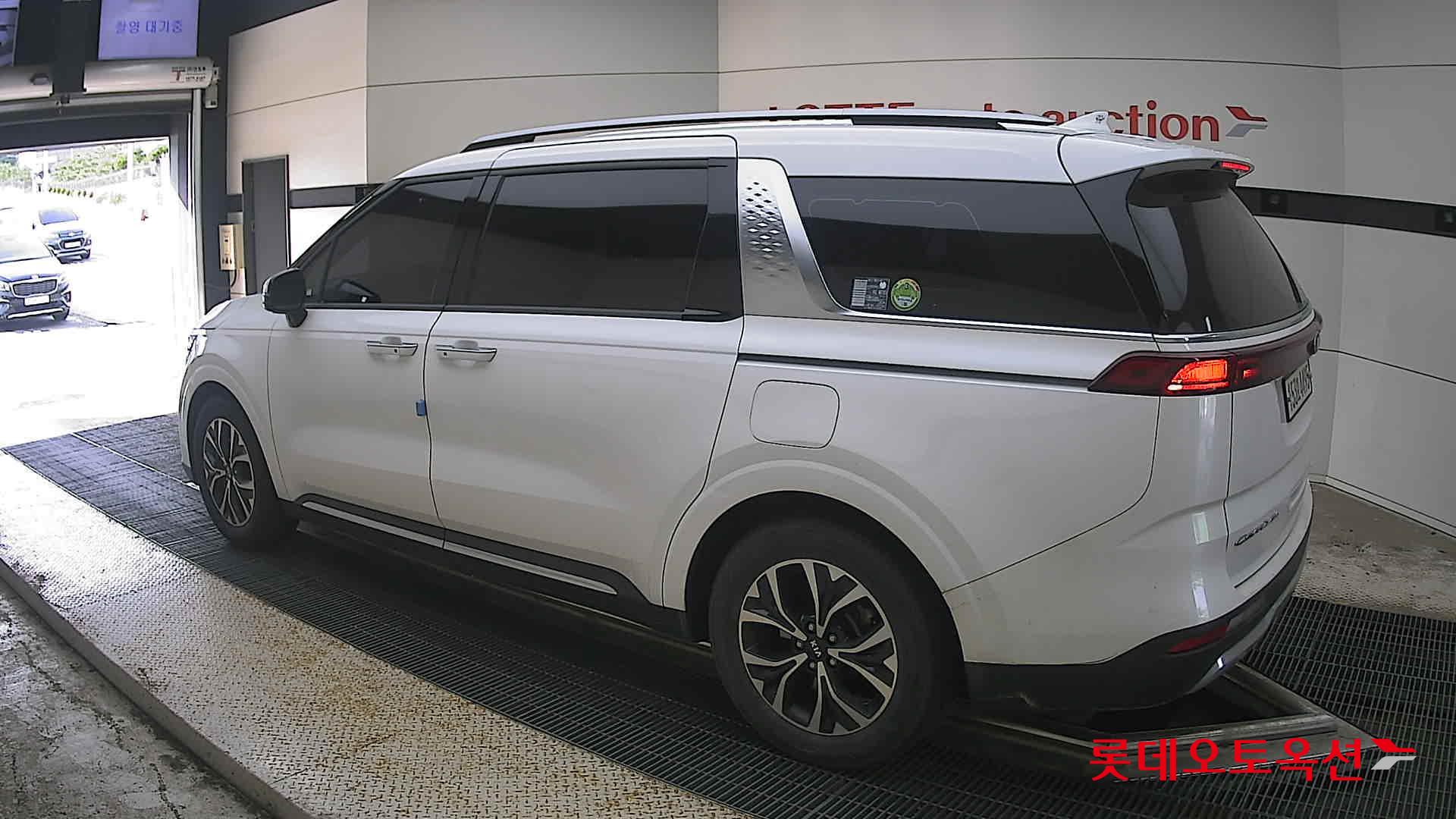 2021 - kia carnival