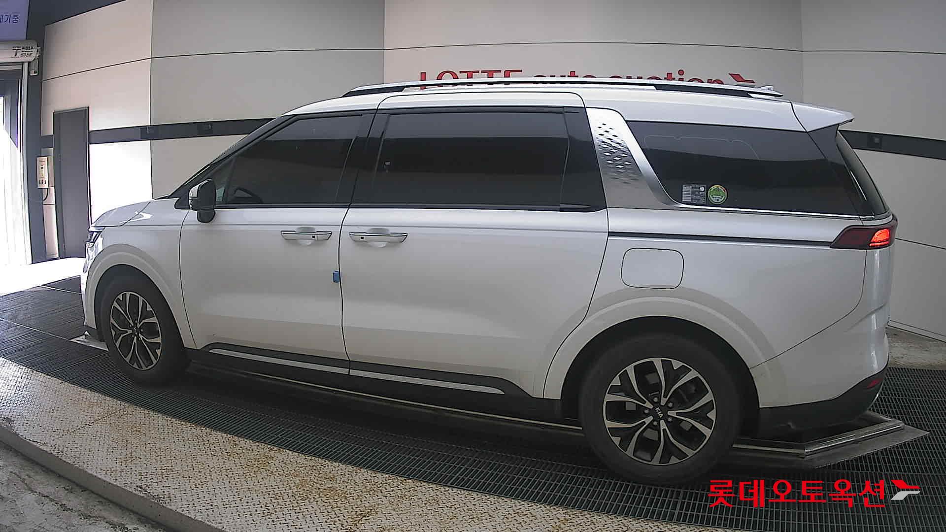 2021 - kia carnival