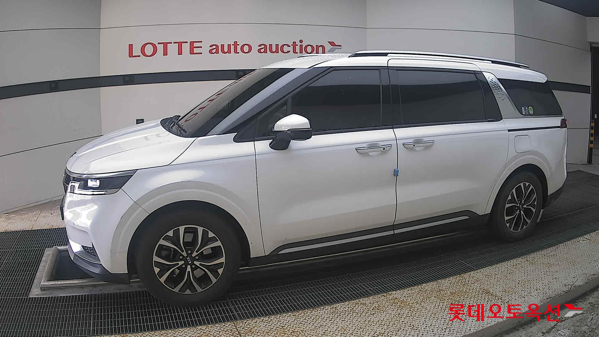 2021 - kia carnival