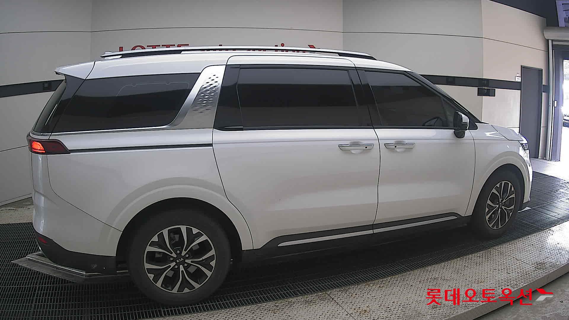 2021 - kia carnival