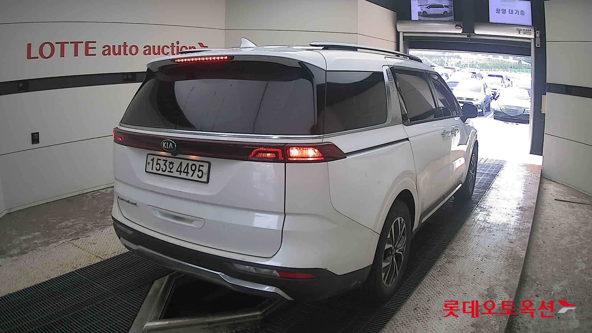 2021 - kia carnival