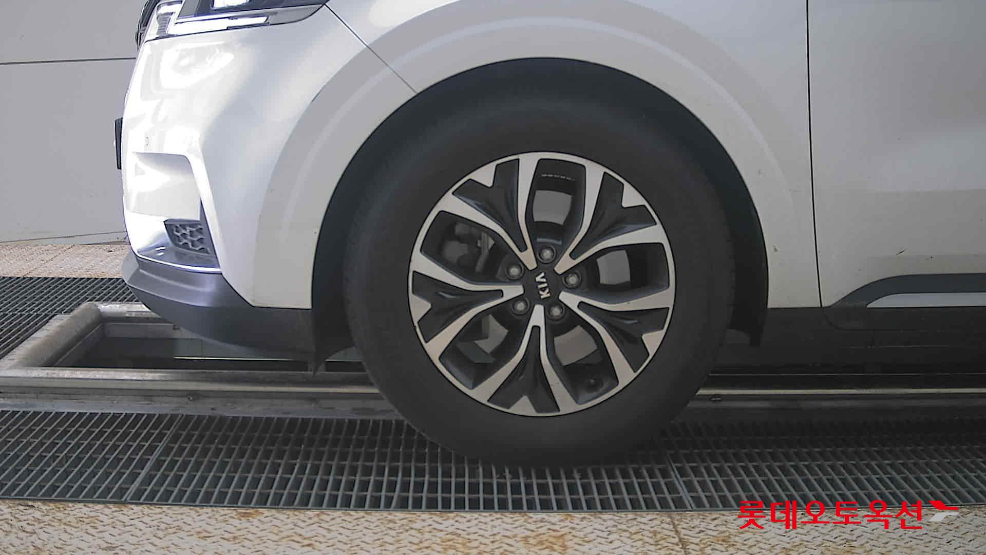 2021 - kia carnival